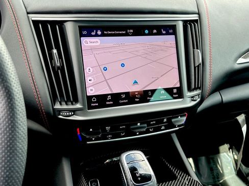 Used 2023 Maserati Levante Trofeo image 25