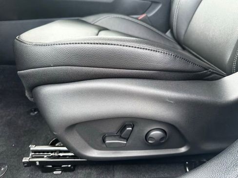 New 2025 Jeep Compass Limited image 19