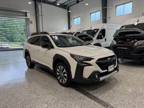 Used 2024 Subaru Outback Limited AWD/4WD image 3