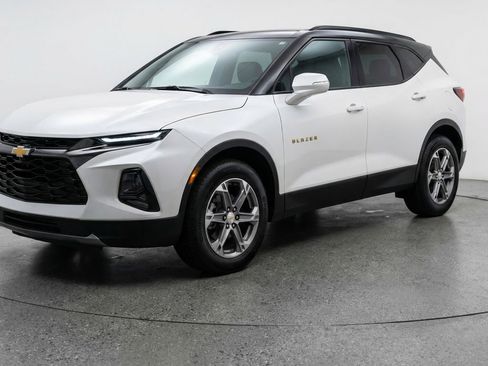 Used 2025 Chevrolet Blazer LT FWD image 3