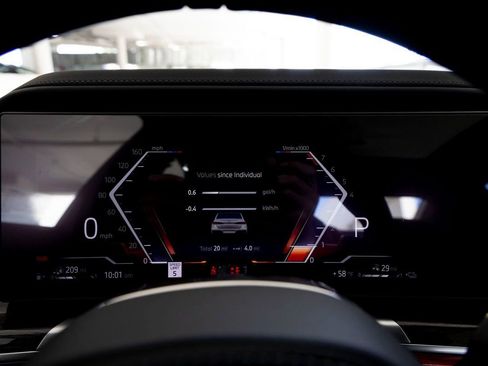 New 2026 BMW 750e xDrive image 11