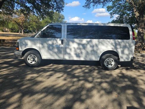 Used 2015 Chevrolet Express 2500 LT w/ LT Preferred Equipment Group image 4