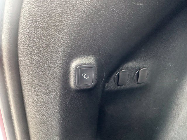 Used 2019 Jeep Cherokee Limited AWD/4WD image 19