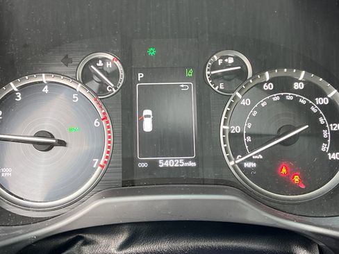 Used 2021 Lexus GX 460 w/ Accessory Package image 15