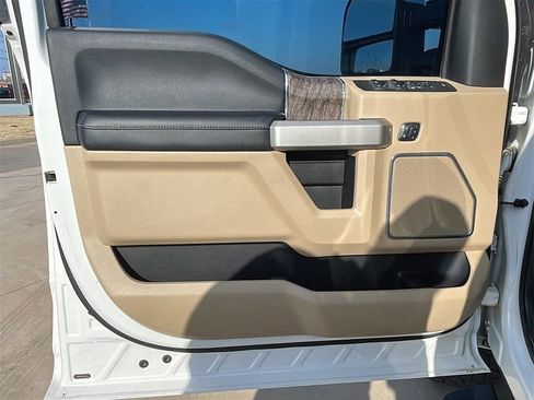 Used 2018 Ford F250 Lariat w/ Chrome Package image 18