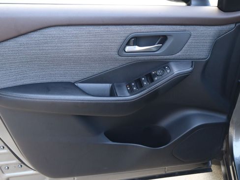 Used 2023 Nissan Rogue SV FWD image 19