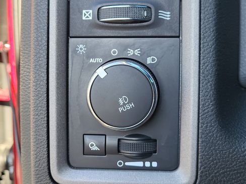 Used 2015 RAM 1500 Express image 20