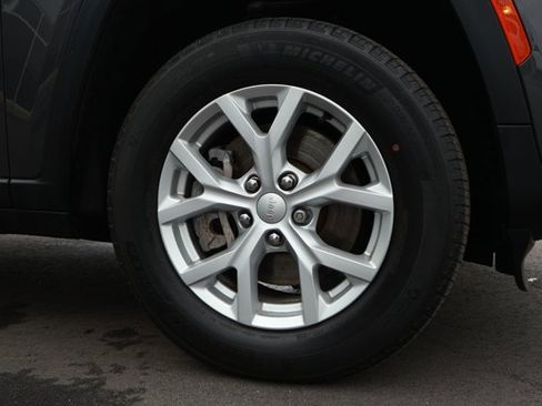 Used 2023 Jeep Grand Cherokee L Limited image 5