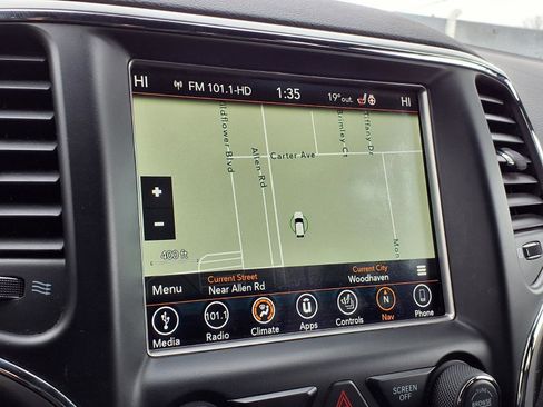 Used 2018 Jeep Grand Cherokee Altitude image 10