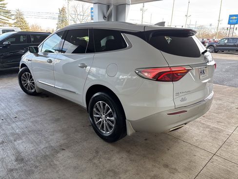 Used 2022 Buick Enclave Essence image 4