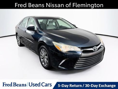 Used 2016 Toyota Camry XLE w/ Moonroof Package FWD image 1