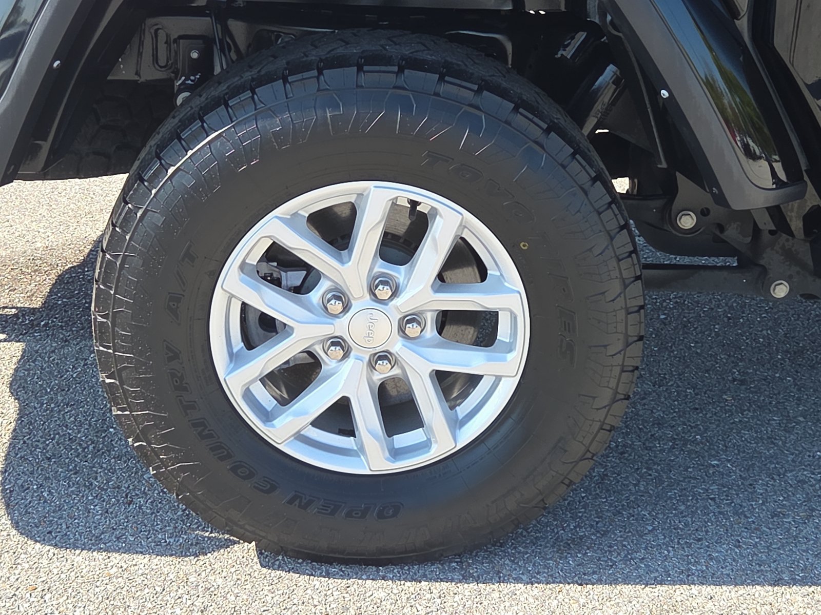 Used 2023 Jeep Gladiator Sport AWD/4WD image 7