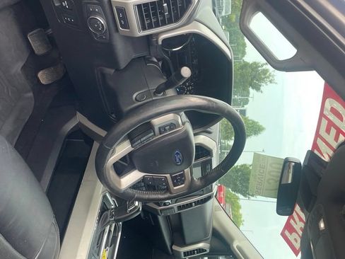 Used 2019 Ford F150 Lariat w/ Equipment Group 502A Luxury AWD/4WD image 9