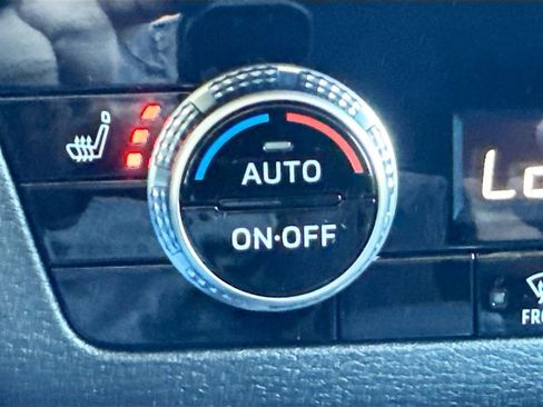 New 2026 Mitsubishi Outlander SE image 21