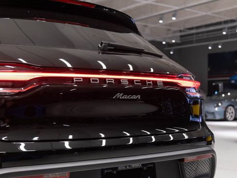 Certified 2026 Porsche Macan image 32