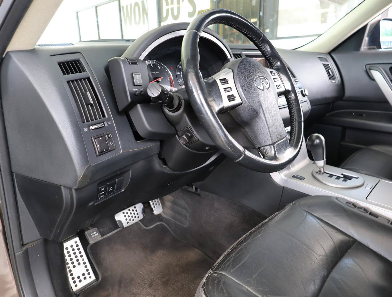 Used 2004 INFINITI FX35 2WD w/ Touring Pkg image 38