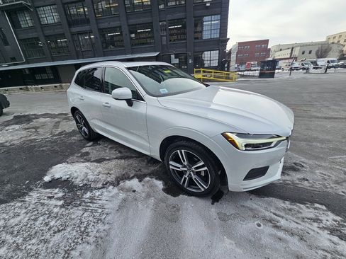 Used 2021 Volvo XC60 T5 Momentum image 5