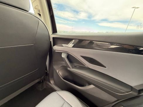 Certified 2025 Volkswagen Tiguan SE FWD image 15