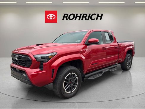 Used 2024 Toyota Tacoma TRD Sport w/ TRD Sport Upgrade Package AWD/4WD image 1