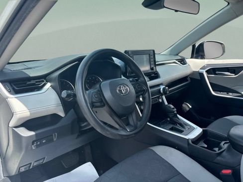 Used 2020 Toyota RAV4 XLE FWD image 18