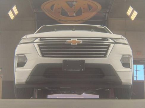 Used 2023 Chevrolet Traverse Premier image 3