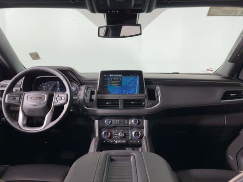 Used 2024 GMC Yukon SLT w/ SLT Luxury Package image 14