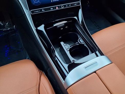Used 2025 Mercedes-Benz C 300 4MATIC Sedan image 7