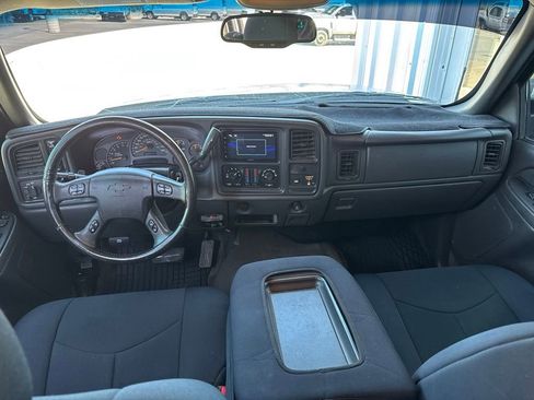 Used 2005 Chevrolet Silverado 2500 LS AWD/4WD image 10