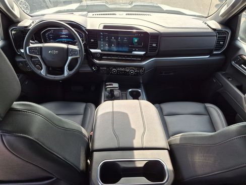 Used 2025 Chevrolet Silverado 1500 LT Trail Boss w/ Convenience Package II AWD/4WD image 28
