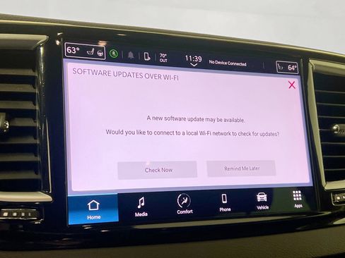 Used 2024 Chrysler Pacifica Touring-L image 27