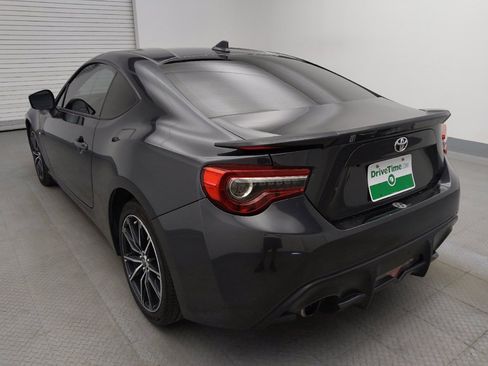 Used 2018 Toyota 86 RWD image 5