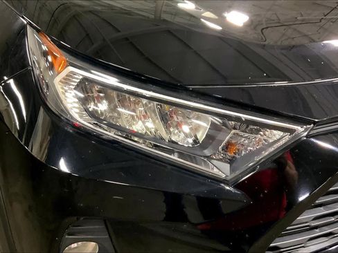 Used 2020 Toyota RAV4 XLE w/ All Weather Liner Package AWD/4WD image 28