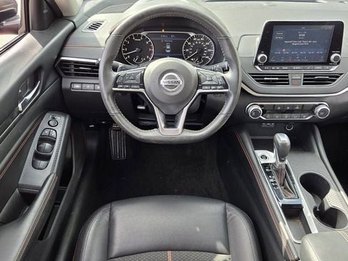 Used 2020 Nissan Altima 2.5 SR FWD image 11
