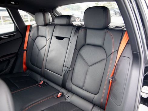 Certified 2025 Porsche Macan image 19