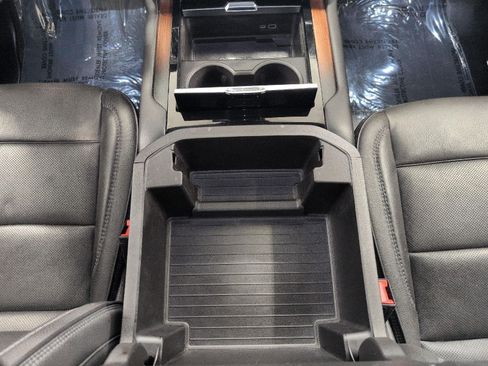Used 2025 GMC Yukon XL Denali AWD/4WD image 17