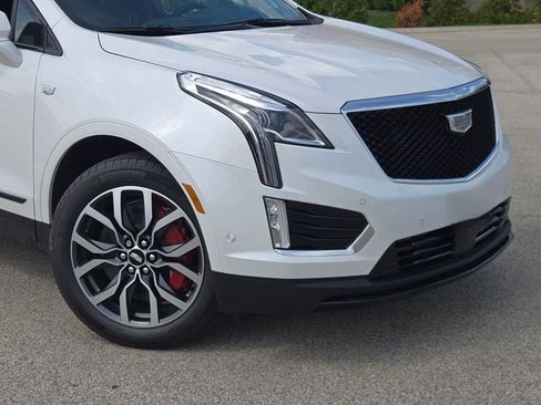 New 2026 Cadillac XT5 Sportv w/ LPO, Onyx Lite Package AWD/4WD image 2