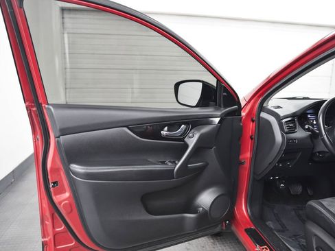 Used 2018 Nissan Rogue Sport SV w/ SV Technology Package image 9