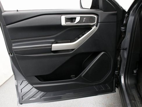 Used 2022 Ford Explorer XLT w/ Equipment Group 202A image 23