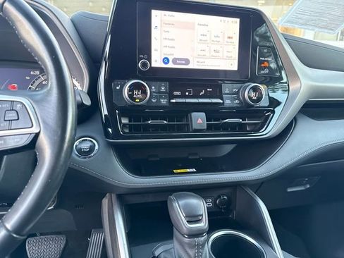 Used 2023 Toyota Highlander XLE image 17