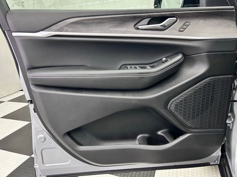 New 2025 Jeep Grand Cherokee Limited w/ Trailer Tow Package image 14