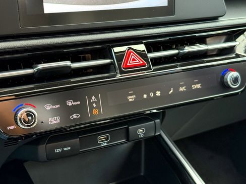 New 2026 Kia Niro LX image 18