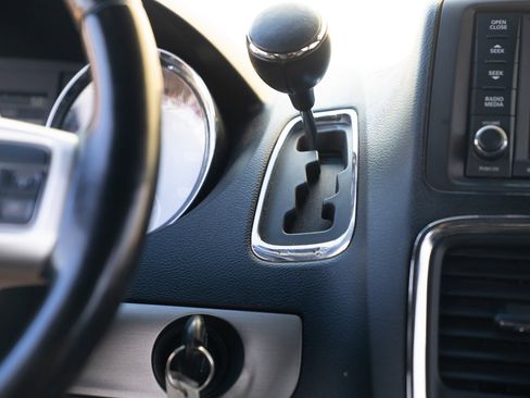 Used 2012 Dodge Grand Caravan R/T w/ Driver Convenience Group image 35