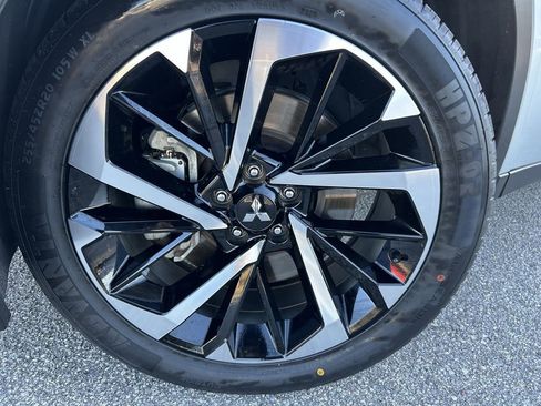 Used 2023 Mitsubishi Outlander SE image 32