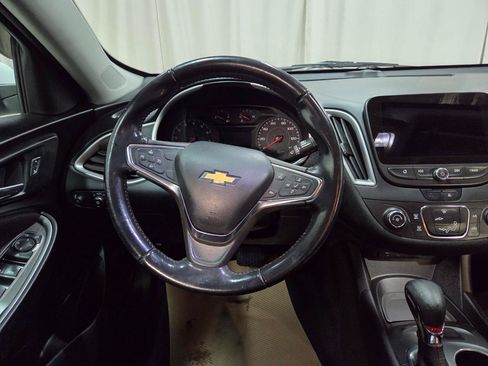 Used 2021 Chevrolet Malibu RS FWD image 25