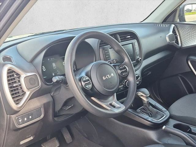 Used 2024 Kia Soul LX w/ Option Group 015 FWD image 9