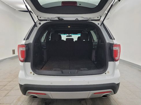 Used 2017 Ford Explorer XLT image 33