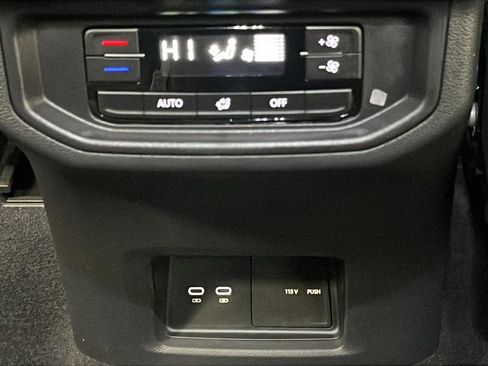 Used 2025 Volkswagen Atlas SE image 26