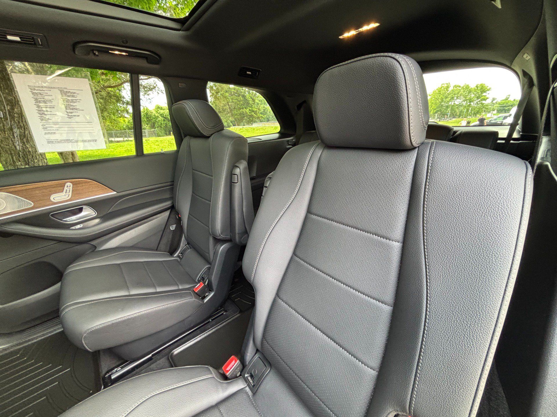 Used 2025 Mercedes-Benz GLS 450 4MATIC w/ AMG Line Exterior image 18