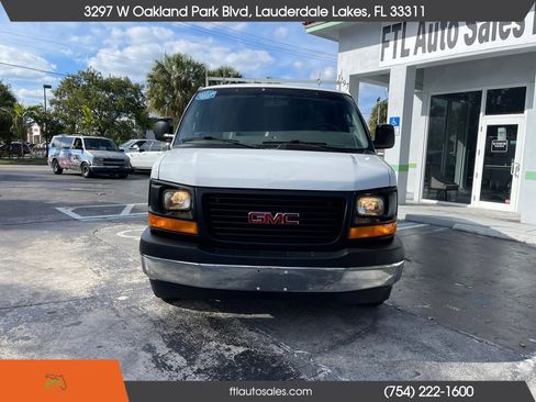 Used 2017 GMC Savana 3500 Extended Van 3D image 5
