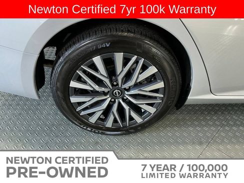 Used 2025 Nissan Altima 2.5 SV FWD image 42